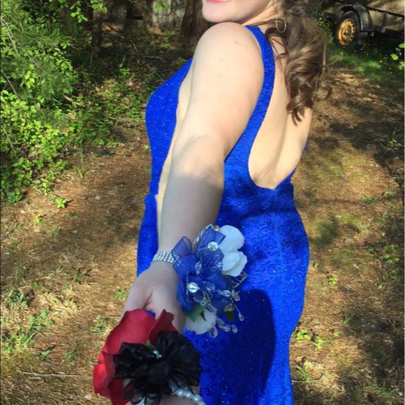 Prom dress. - Picture 2 of 6